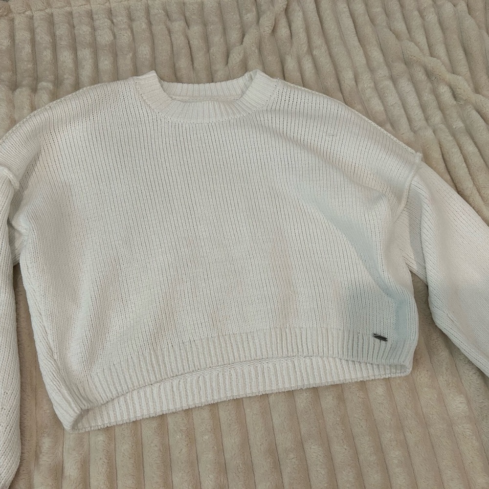 White hollister sweater